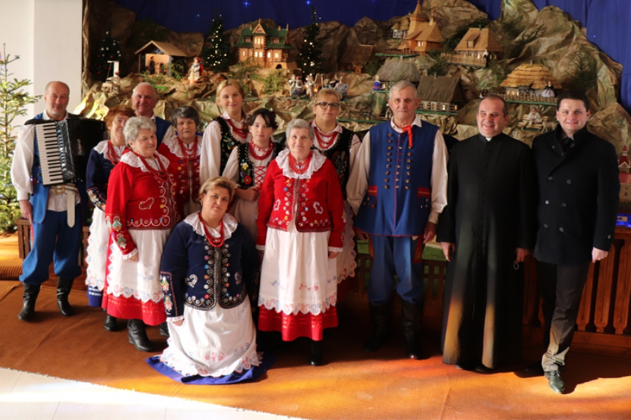Oprawa muzyczna Zespołu Ludowego &quot;Jubilatki&quot; ze Zgłobnia w Kościele w Kielanówce